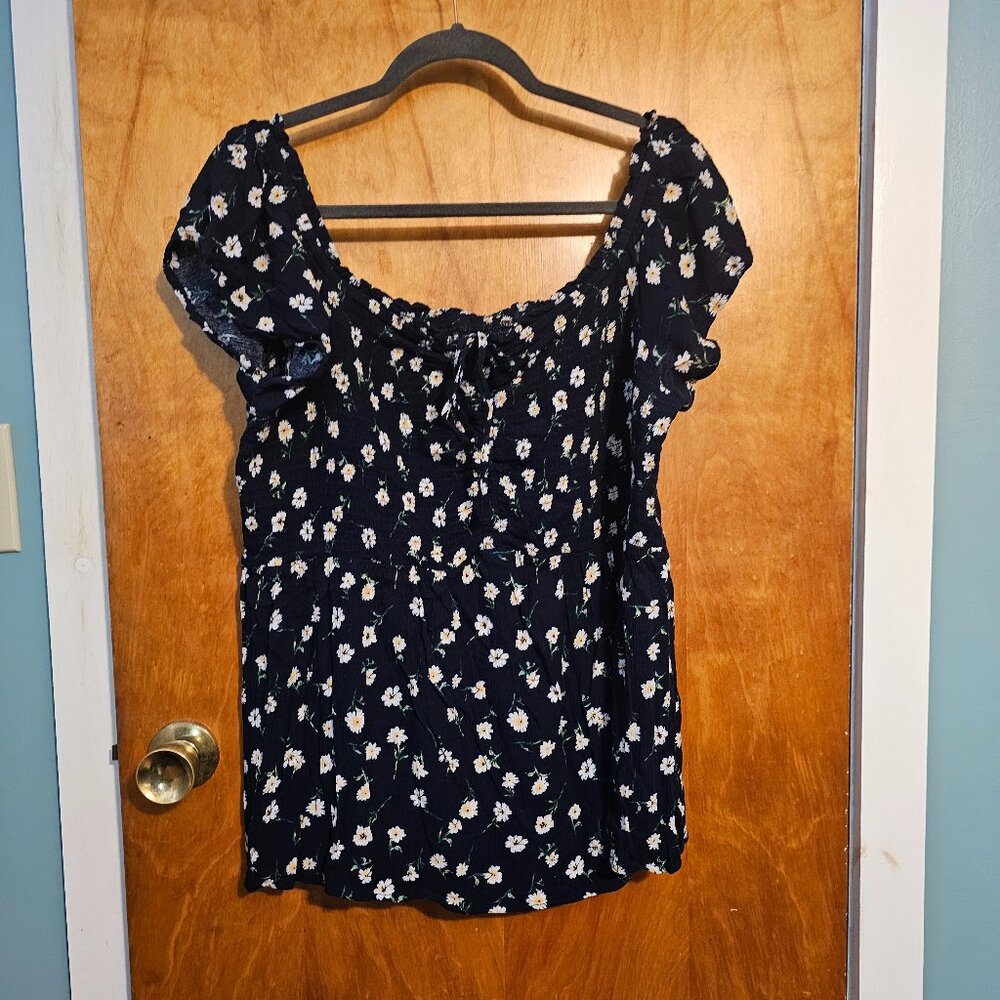 Maurices 2xl navy, floral peasant top